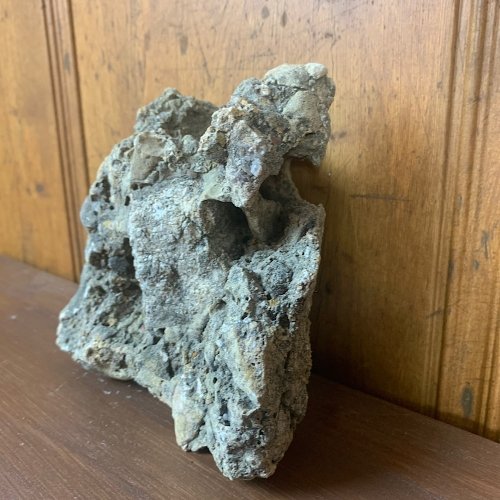 Piedra natural de origen volcánico tiene unas medidas de 17x15 cm