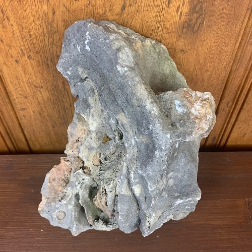 Piedra natural de origen volcanico tiene unas medidas de 23x17 cm