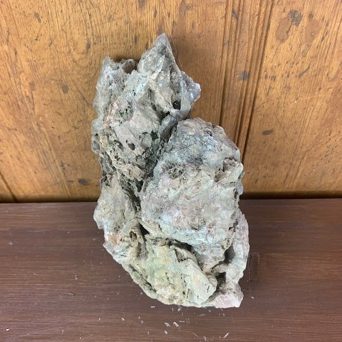 Piedra SUISEKI natural de origen volcánico tiene unas medidas de 26x16 cm