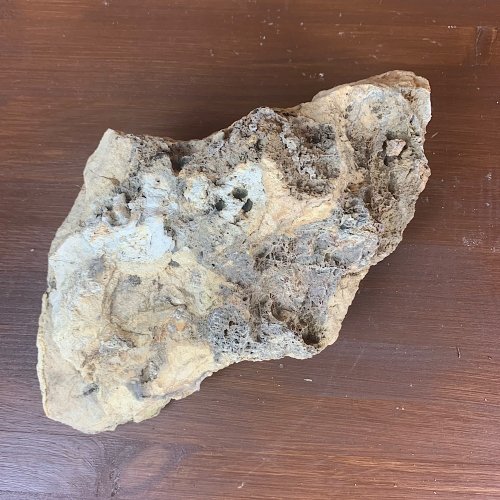 Piedra SUISEKI natural de origen volcánico tiene unas medidas de 15x10 cm
