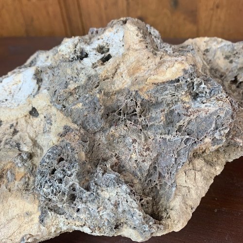 Piedra SUISEKI natural de origen volcánico tiene unas medidas de 15x10 cm