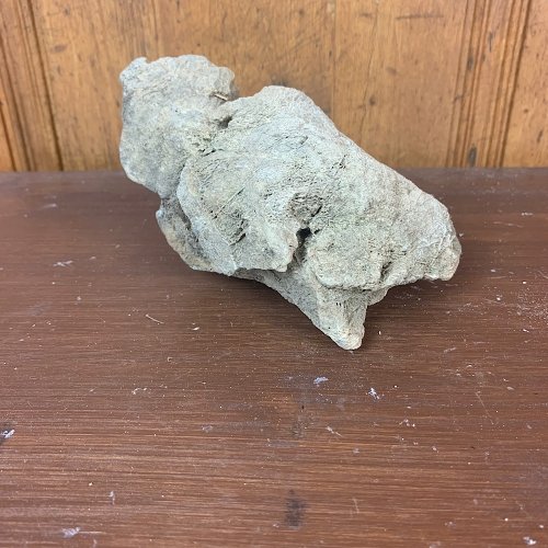 Piedra SUISEKI natural de origen volcánico tiene unas medidas de 15x11 cm