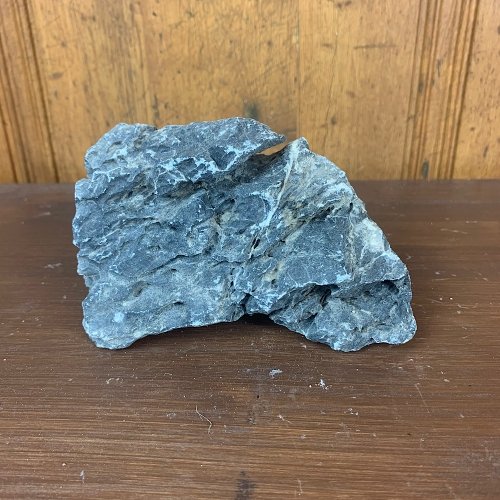 Piedra SUISEKI natural de origen volcánico tiene unas medidas de 30x22 cm