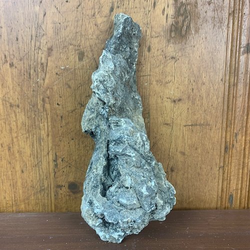 Piedra SUISEKI natural de origen volcánico tiene unas medidas de 11x12 cm