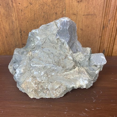 Piedra SUISEKI natural de origen volcánico tiene unas medidas de 19x11 cm